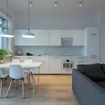 Penthouse With A View Of & Free Parking *